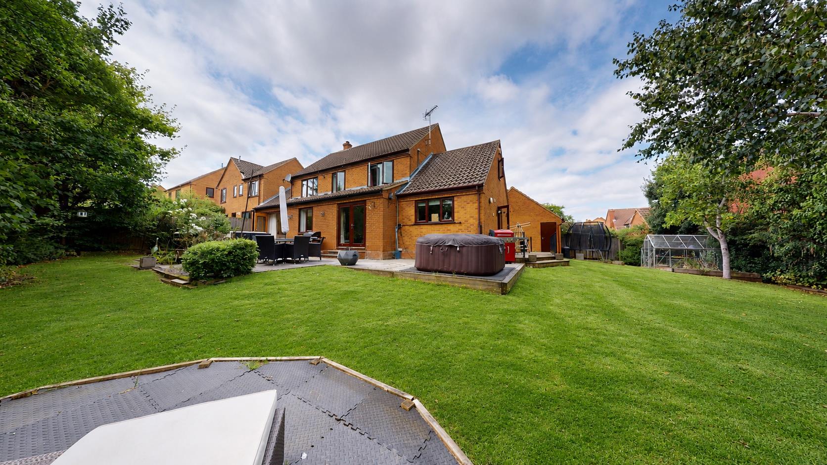4 bed property in Chatsworth, Milton Keynes
